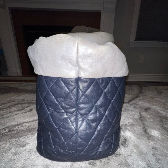 Metallic Lambskin Quilted Small Coco Cocoon Reversible Tote Light Grey & Navy - Picture 4 of 17
